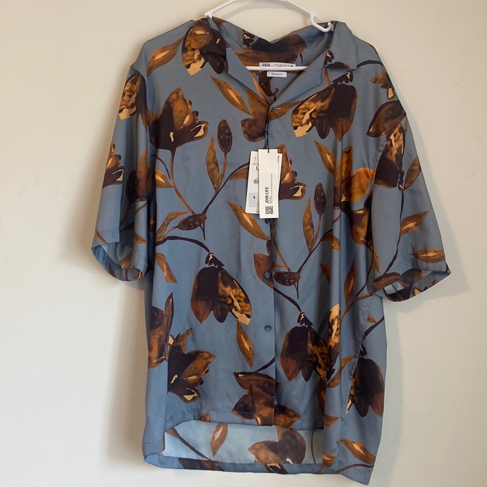 Zara- large - short sleeve button up- regular fit